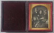 Thumbnail preview van Group portrait of a woman and two children.