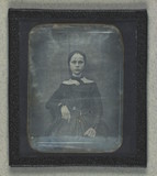 Esikatselunkuvan Portrait of unidentified woman näyttö