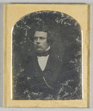 Visualizza Plate with case missing. Half-length portrait… anteprime su