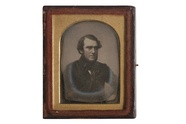 Forhåndsvisning av Head and shoulders portrait of a man.
