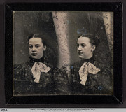 Esikatselunkuvan Portrait einer Frau: links, beinahe en face r… näyttö