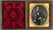 Miniaturansicht Vorschau von Portrait of a young man with a stereoscopic v…