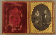 Prévisualisation de Double portrait of a seated couple, half leng… imagettes