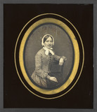 Thumbnail af Portrait de femme à la robe à carreaux, à mi …