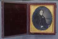 Forhåndsvisning av Half length portrait of a seated man front of…