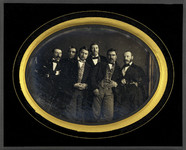 Thumbnail preview of Groupe de six hommes, l'un tenant une montre