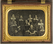 Thumbnail preview van Gruppenbild mit 7 Frauen und einem Mädchen, s…