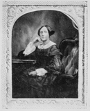 Forhåndsvisning av portrait of a seated woman