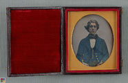 Miniaturansicht Vorschau von Young officer portrait. Tinted, all buttons i…