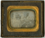 Thumbnail preview van Gruppeportrett av åtte piker kanskje et klass…
