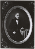 Stručný náhled portrait of a seated man with one arm at a bo…