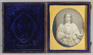 Miniaturansicht Vorschau von Three-quarter length portrait of a seated you…