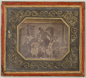 Thumbnail af Group portrait. Portrait of a family - parent…