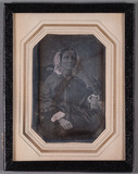 Esikatselunkuvan Portrait of a married woman sitting on a chai… näyttö