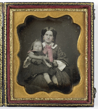 Thumbnail preview van Portret van een moeder en dochter