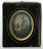 Thumbnail af Portrett av sittende mann. Portrait of a seat…