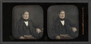 Prévisualisation de Portrait d'homme, à mi-corps, assis, de trois… imagettes