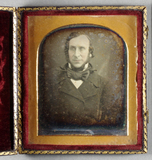 Forhåndsvisning av Head and shoulders portrait of a man (same as…