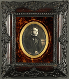 Esikatselunkuvan Porträt eines Mannes mit Kotletten und Brille… näyttö