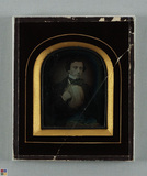 Miniaturansicht Vorschau von Half lenght portrait of young man with high s…