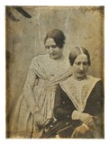 Thumbnail af Portrait de deux jeunes femmes aux yeux baiss…