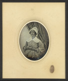 Miniaturansicht Vorschau von Portrait de femme, au bonnet brodé, à mi-corp…