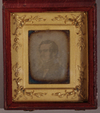 Prévisualisation de Head and shoulders portrait of a young man wi… imagettes