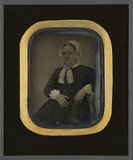 Thumbnail af Portrait de femme à mi-genoux, assise, de tro…