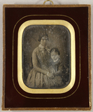 Esikatselunkuvan Frau mit weißem Kragen, sitzend, und die Hand… näyttö