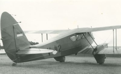 De Havilland Dominie met registratie V-2 Zeeland.