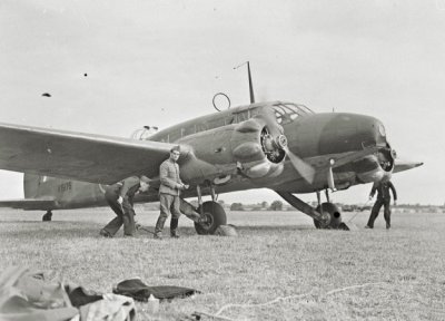 Kustverkenner AVRO 625A ANSON MK.1 (1940-1942)  van VSQ 321 in Engeland