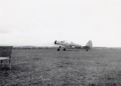 Trainer Wacket Commonwealth, voor de E.V.O. ,ready for take-off op Kalidjati, solovlucht van l.l.o.o.vlgr Eijkelboom op 30-08-1948