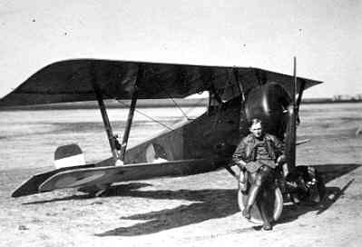 Nieuport XI C.1, in licentie gebouwd door de Ned. Automobiel- en Vliegtuigenfabriek Trompenburg te Amsterdam. Met rood-wit-blauw kenteken, na medio 1921. Op het wiel sgt.vl. G.M.H. Frijns.