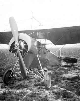 R.E.P. Parasol reg. 8460 op Soesterberg, eind 1915, met Nederlandse kentekens, nog zonder registratie LA23. Motor.