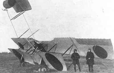 Farman F.40 LA37. Neusstand bij Vlissingen, maart 1918. Elt.vl. .J.N. Wallast en lt.wnr. van Dijk. Rechts.