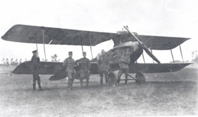 Geinterneerde Albatros C.III met registratie 6223/17 bij Buggenum op 24 augustus 1918. Bij de bergingsploeg aanwezig (vierde van links) J. Kluft. Toestel werd vermoedelijk geregistreerd als AL440.