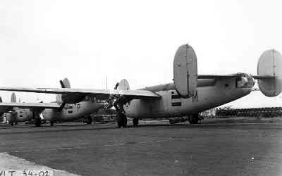 Maritieme patrouillebommenwerpers Consolidated B-24J Liberator Mk. GR VI, de toestellen A (1944-1945), P (1945-1946) en M (1945-1945) van het 321 Squadron op Marine Vliegkamp Morokrembangan