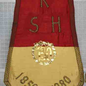 vaandel Koninklijke Stedelijke Harmonie Apeldoorn (K.S.H.) 1850-1980