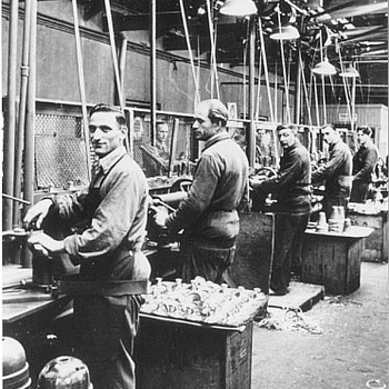 De forceerderij in de Rio-tinfabriek aan de
Heiligestraat te Tiel, 1947