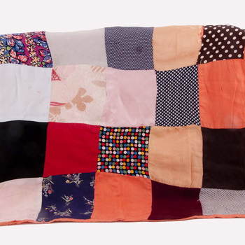 Bevrijdingsdoek vervaardigd van diverse soorten textiel,  1945
