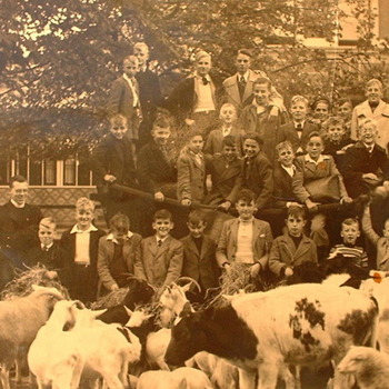 De misdienaars parochie Huissen Zand 1950