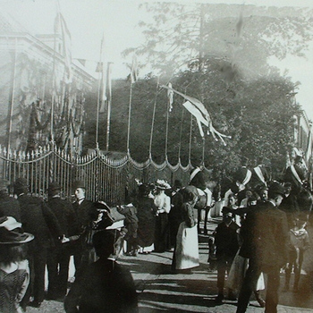 Oude foto van de Langekerkstraat te Huissen met Hekwerk Pastorie 1910