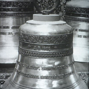 Klokken van het carillon van de O.L Vrouw ten Hemelopneming geschonken door Heyckmann. Mulders en van de Stam