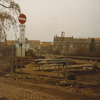 De bouw van apartementen aan de Langekerkstraat hoek Walstraat.