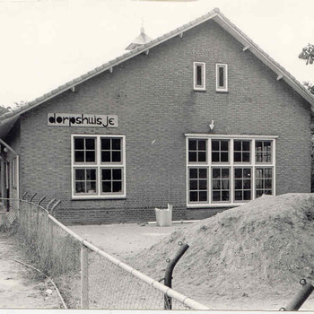 Bennekom - Kleuterschool 'Dorpshuisje'