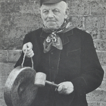 Edese dorpsomroeper Ernst Johan van Schagen