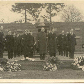 Album Bijzetting verzetsstrijders in het Mausoleum - Rouwdag 12 december 1945
