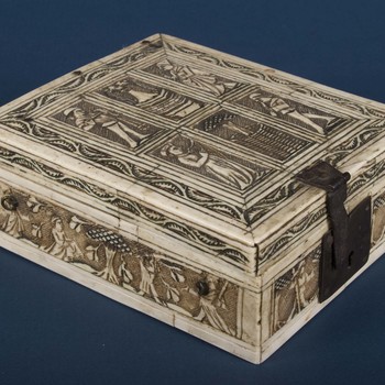 Kist "Minnekistje of schaakkoffertje" uit hout en been, 2e helft 15e eeuw