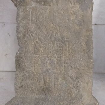 Replica van een altaar voor Jupiter van ca. 175 na Christus gevonden in 1938 in de Bijland