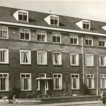 Ansichtkaart van het rooms-katholieke bejaardentehuis in Pannerden in 1972